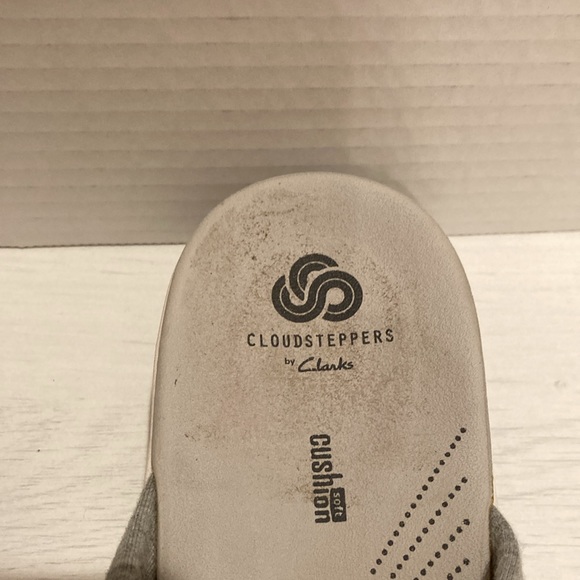 Clarks Cloudsteppers Women’s Size 11 Soft Cushion Flip Flop Sandals Grey Fabric - Picture 10 of 10